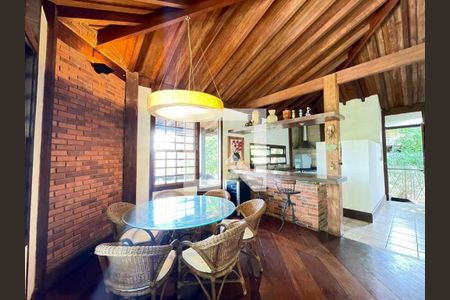 Casa à venda com 3 quartos, 209m² em Maceio, Niterói