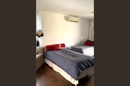 Casa à venda com 3 quartos, 340m² em Campo Belo, São Paulo