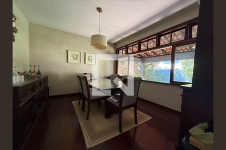 Casa à venda com 3 quartos, 200m² em Maria Paula, Niterói