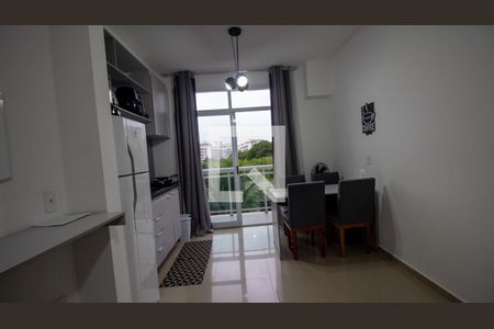 Sala de apartamento para alugar com 1 quarto, 26m² em Recreio dos Bandeirantes, Rio de Janeiro
