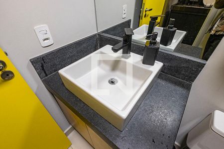 Banheiro de kitnet/studio à venda com 1 quarto, 28m² em Pinheiros, São Paulo