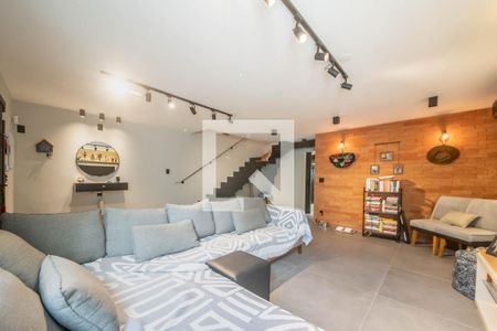 Sala de casa à venda com 3 quartos, 205m² em Vila Cordeiro, São Paulo