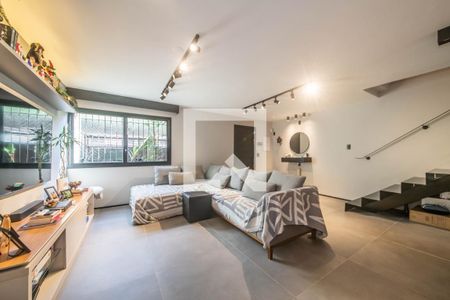 Sala de casa à venda com 3 quartos, 205m² em Vila Cordeiro, São Paulo