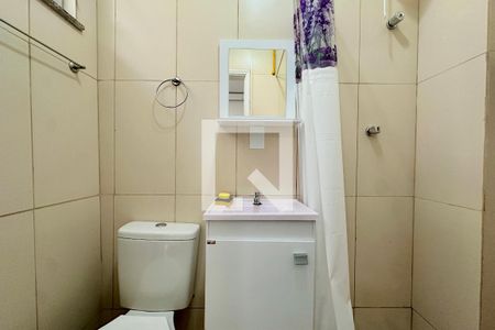 Banheiro de kitnet/studio para alugar com 1 quarto, 22m² em Flamengo, Rio de Janeiro