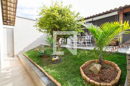 Quintal de casa à venda com 4 quartos, 380m² em Paquetá, Belo Horizonte