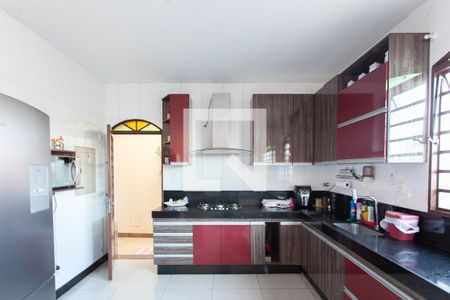 Cozinha de casa à venda com 4 quartos, 354m² em Heliópolis, Belo Horizonte