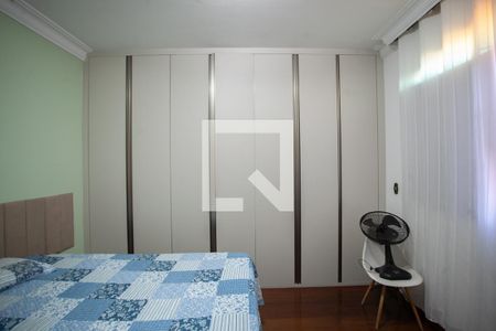 Quarto 3 de casa à venda com 4 quartos, 354m² em Heliópolis, Belo Horizonte