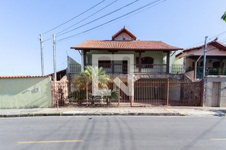 Fachada de casa à venda com 4 quartos, 354m² em Heliópolis, Belo Horizonte