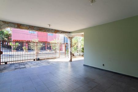 Garagem de casa à venda com 4 quartos, 354m² em Heliópolis, Belo Horizonte