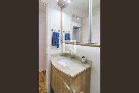 Banheiro de apartamento à venda com 3 quartos, 72m² em Glória, Porto Alegre