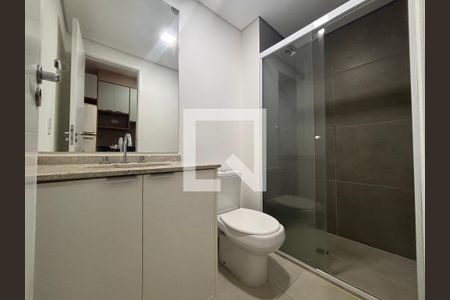 Banheiro de kitnet/studio para alugar com 1 quarto, 28m² em Pinheiros, São Paulo