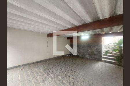 Garagem de casa à venda com 3 quartos, 240m² em Socorro, São Paulo