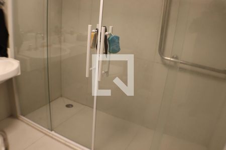Banheiro de apartamento para alugar com 1 quarto, 70m² em Alphaville Industrial, Barueri