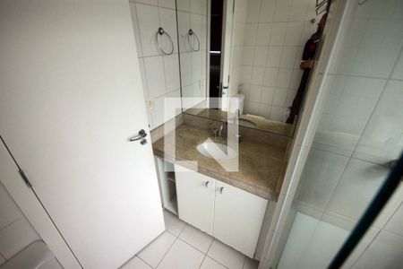 Banheiro de apartamento para alugar com 2 quartos, 70m² em Barra da Tijuca, Rio de Janeiro