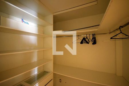 Closet da Suíte de apartamento para alugar com 2 quartos, 70m² em Barra da Tijuca, Rio de Janeiro