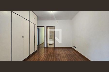 Casa à venda com 4 quartos, 303m² em Cidade São Francisco, São Paulo