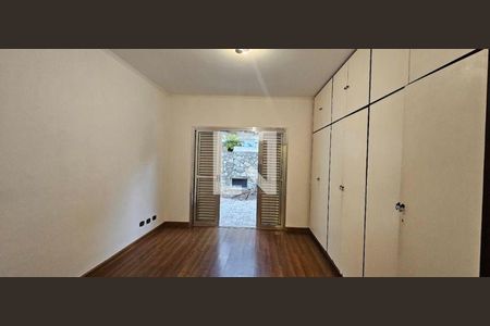 Casa à venda com 4 quartos, 303m² em Cidade São Francisco, São Paulo