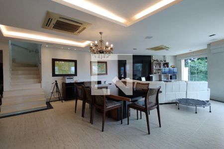 Sala de casa de condomínio à venda com 3 quartos, 441m² em Anil, Rio de Janeiro