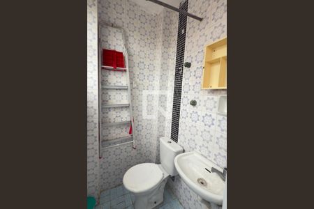 Banheiro de serviço de apartamento para alugar com 3 quartos, 113m² em Boqueirão, Praia Grande