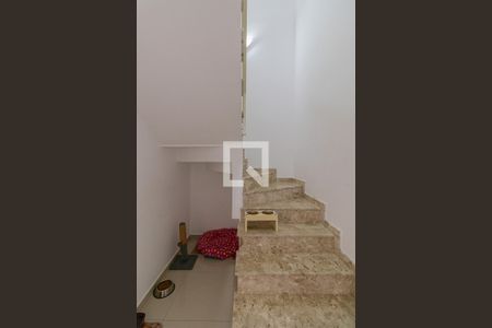 Escada de casa para alugar com 3 quartos, 120m² em Vila Granada, São Paulo