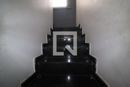 Escada de casa à venda com 2 quartos, 172m² em Vila Lucinda, Santo André