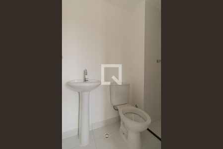 Banheiro de apartamento para alugar com 2 quartos, 35m² em Vila Carmosina, São Paulo