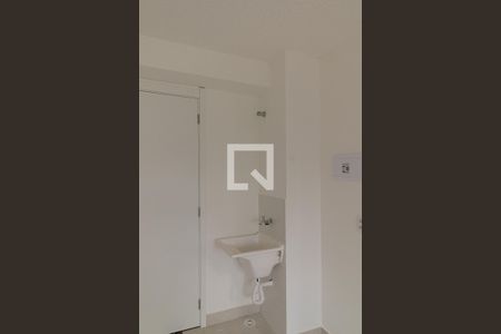 Sala/Cozinha/Área de Serviço  de apartamento para alugar com 2 quartos, 35m² em Vila Carmosina, São Paulo