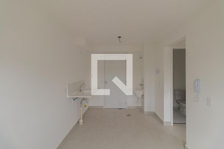 Sala/Cozinha/Área de Serviço  de apartamento para alugar com 2 quartos, 35m² em Vila Carmosina, São Paulo