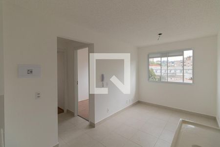 Sala/Cozinha/Área de Serviço  de apartamento para alugar com 2 quartos, 35m² em Vila Carmosina, São Paulo