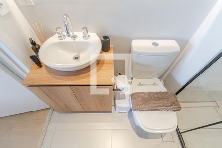 Banheiro de kitnet/studio à venda com 1 quarto, 24m² em Pinheiros, São Paulo