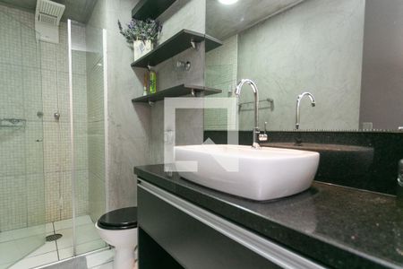 Banheiro de apartamento à venda com 1 quarto, 45m² em Petrópolis, Porto Alegre