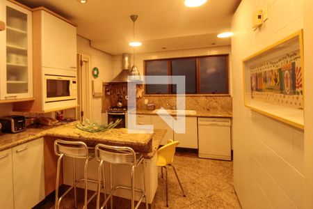 Cozinha de apartamento à venda com 3 quartos, 186m² em Bela Vista, Porto Alegre