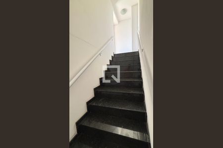 Escada de apartamento para alugar com 2 quartos, 110m² em Vila Assunção, Santo André