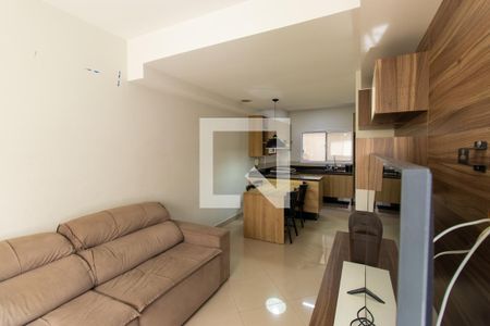 Sala de casa de condomínio para alugar com 2 quartos, 72m² em Chácara Canta Galo, Cotia