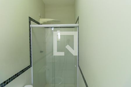 Banheiro da Suíte 1 de casa de condomínio para alugar com 2 quartos, 72m² em Chácara Canta Galo, Cotia