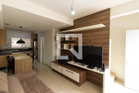 Sala de casa de condomínio para alugar com 2 quartos, 72m² em Chácara Canta Galo, Cotia