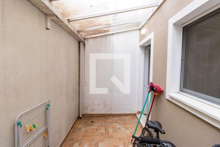 Quintal dos Fundos de casa de condomínio para alugar com 2 quartos, 72m² em Chácara Canta Galo, Cotia