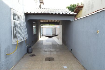 Garagem  de casa de condomínio à venda com 3 quartos, 225m² em Taquara, Rio de Janeiro