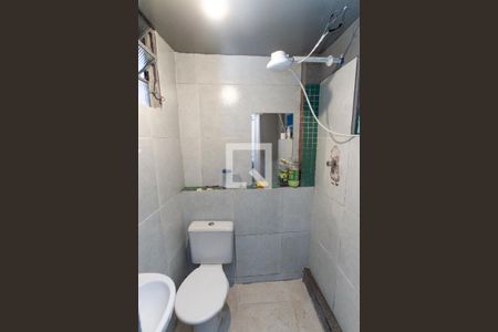 Banheiro da Suíte de casa para alugar com 1 quarto, 60m² em Vila Irmaos Arnoni, São Paulo