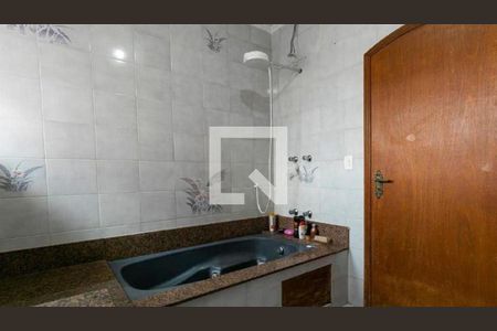 Casa à venda com 5 quartos, 182m² em Vila Antonina, São Paulo