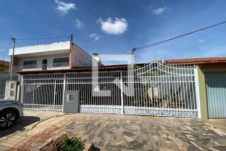 Fachada de casa para alugar com 3 quartos, 100m² em Setor G Norte, Brasília