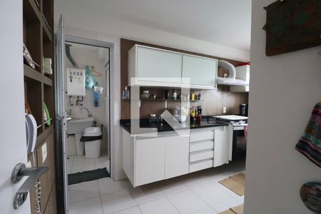 Cozinha de apartamento para alugar com 3 quartos, 159m² em Parque Enseada, Guarujá