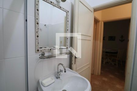 Banheiro de apartamento para alugar com 1 quarto, 60m² em Barra Funda, Guarujá