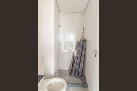 Banheiro Social de kitnet/studio para alugar com 1 quarto, 24m² em Centro, Curitiba
