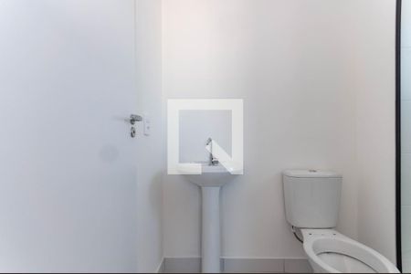 Banheiro da  Suíte  de apartamento à venda com 1 quarto, 26m² em Parque Industrial Tomas Edson, São Paulo