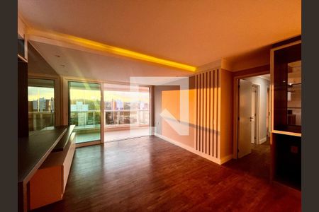 Sala de apartamento à venda com 3 quartos, 95m² em Vila Itapura, Campinas