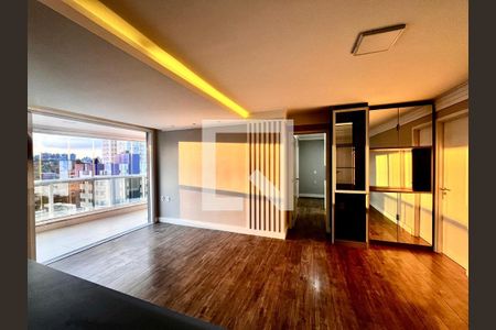 Sala de apartamento à venda com 3 quartos, 95m² em Vila Itapura, Campinas