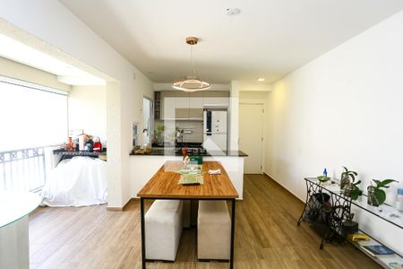 Sala de apartamento à venda com 3 quartos, 76m² em Vila Suzana, São Paulo