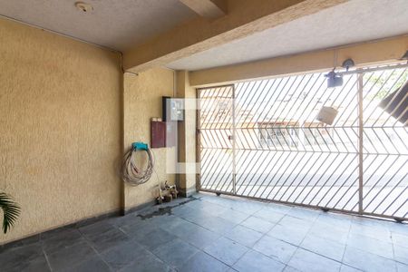 Garagem de casa à venda com 3 quartos, 150m² em Umuarama, Osasco