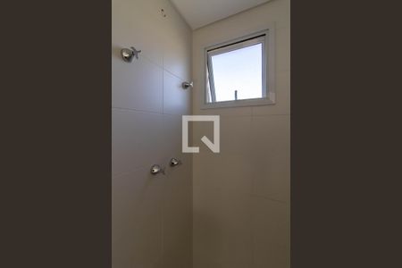 Banheiro de apartamento à venda com 2 quartos, 56m² em Vila Galvão, Guarulhos